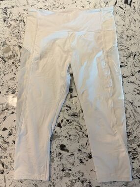 🏃‍♀️ LULULEMON
 Mesh-Panel (lace-like) High-Rise Cropped Leggings
Crisp White